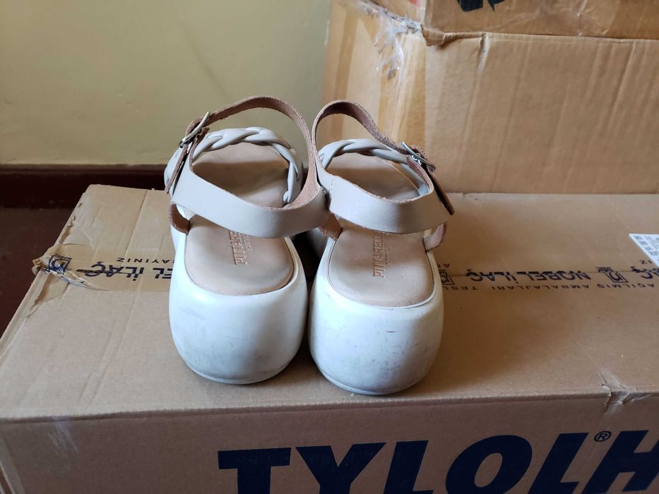 Италиански сандали от естествена кожа