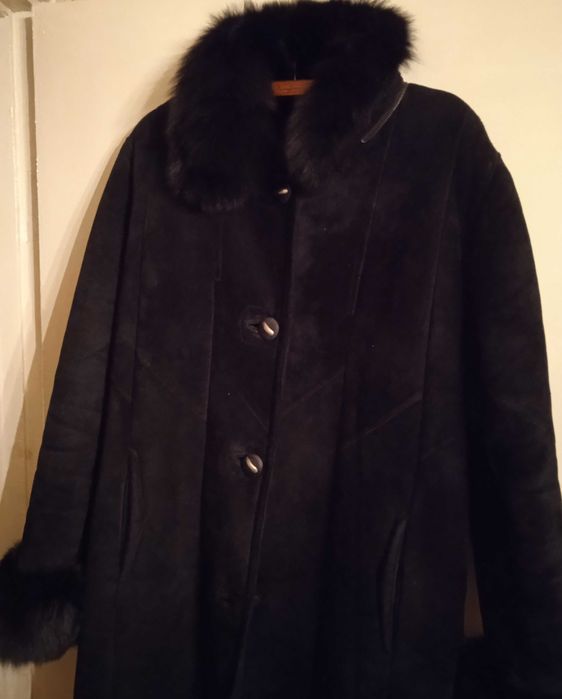 Продам  импортную кожаную дубленку темного цвета, размер 54-56