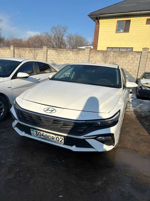 Таксопарк жүргізушілерді қабылдайды.