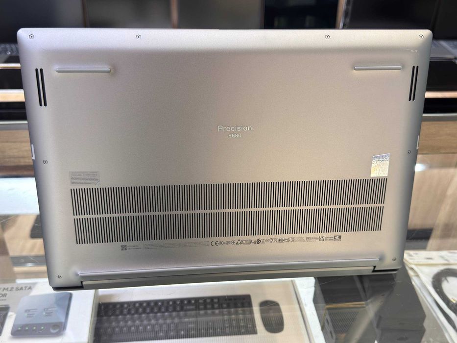 DELL Precision 5680 Core i9-13900H ram 32 ssd 1Tb  RTX 2000 8gb