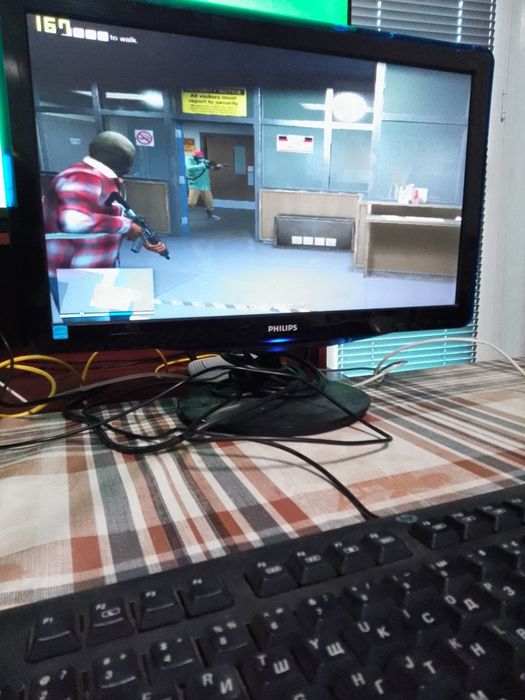 Компютър и монитор за игри