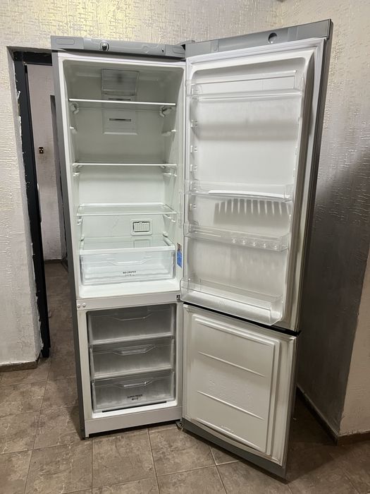 Холодильник Indesit б/у