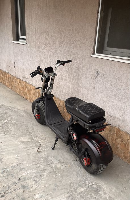 Scuter electric moped