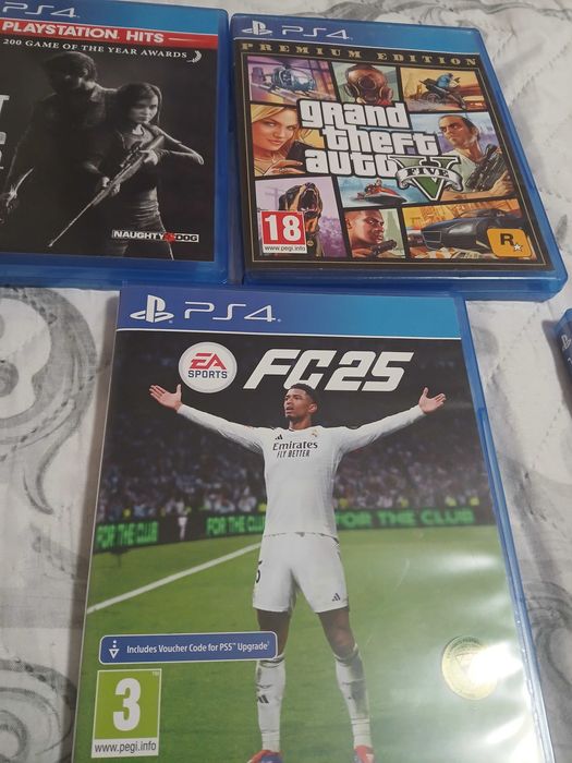 Продавам плейстейшън 4 про ,със 5 дискети!