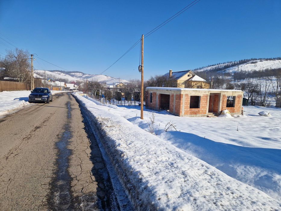 Casa de vanzare la rosu.