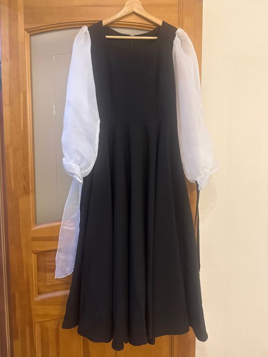 Продам Платье Черно белое