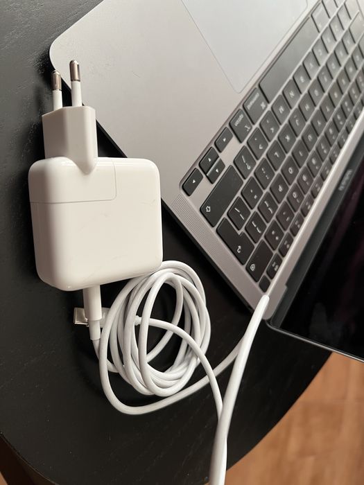 Като НОВ MacBook Air 13” 2020 M1 16GB RAM 256 SSD Space Grey