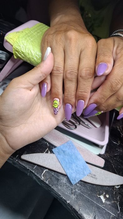 Realizez unghii cu gel in Brașov, am nevoie de modele