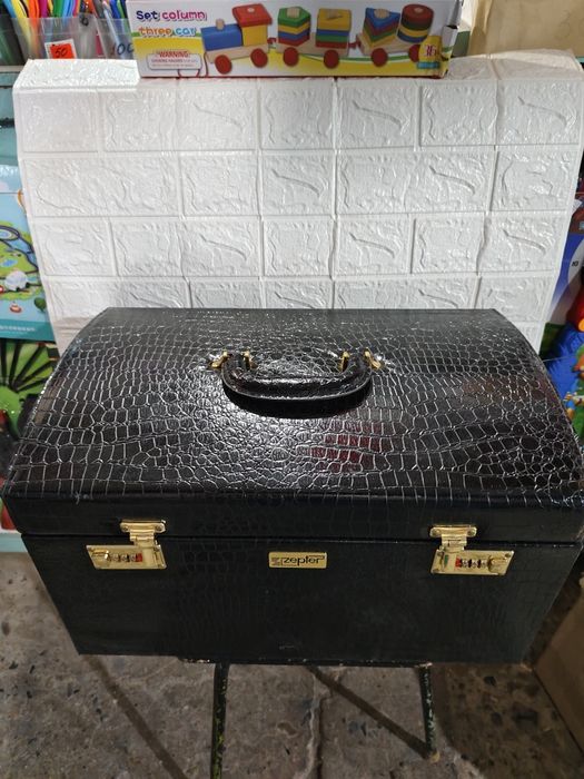 Набор столовых приборов в чемодане цептер