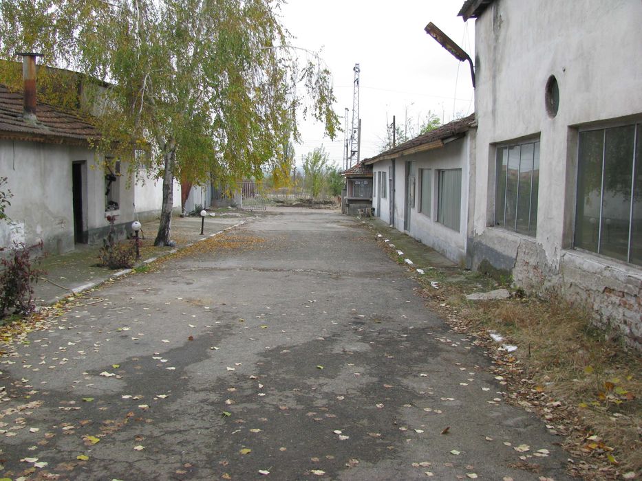 Продава се Промишлена сграда в Чирпан - 11271 кв.м за 44 €/кв.м - Снимка #18