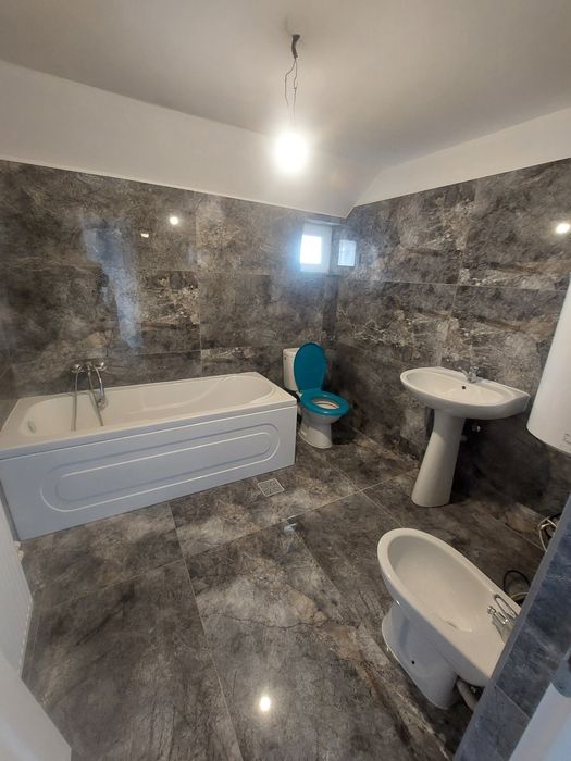 Vând casa,lângă Damila,la 100 de m de Profi sau schimb cu apartament