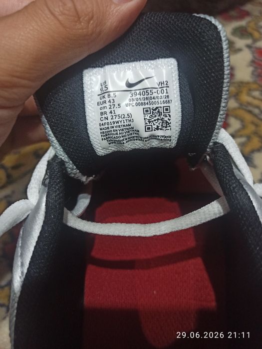 nike initiator metallic silver red