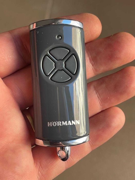 Telecomanda garaj Hörmann HSE 4 BS 4511573 (frecvență 868 MHz, antracit lucios, motor pentru ușa de garaj cu capace cromate))