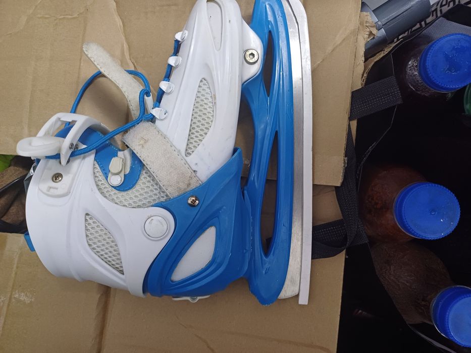 Продам коньки **