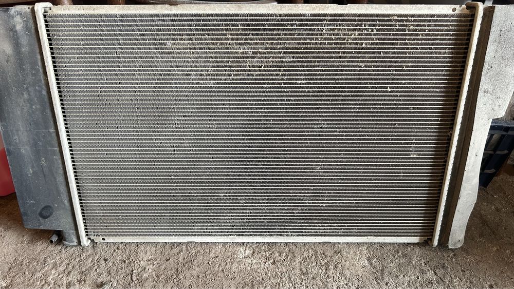 Продам Радиатор на тойоту королла