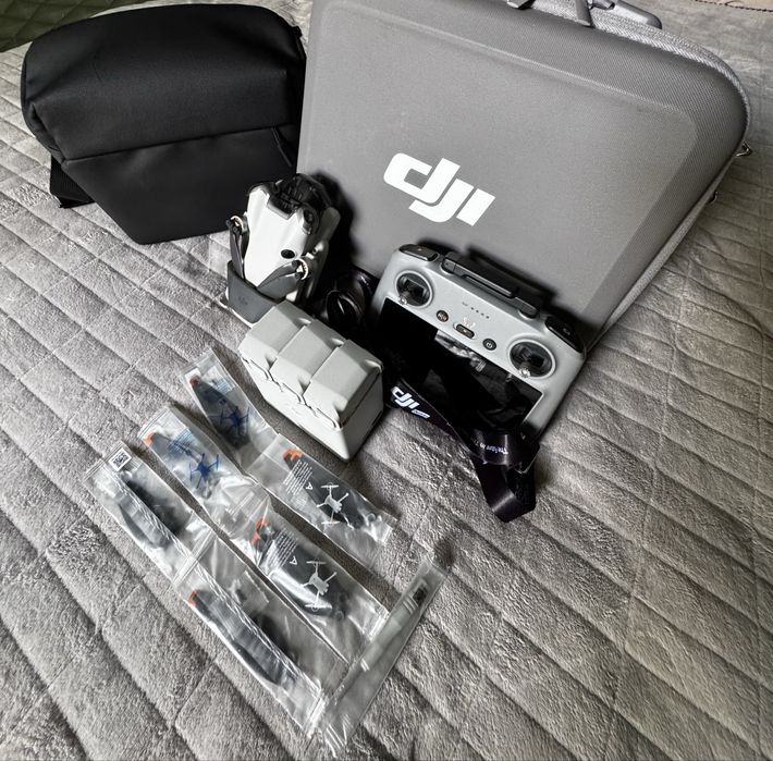 Квадрокоптер DJI Mini 4 Pro Fly More Combo Plus (RC 2)