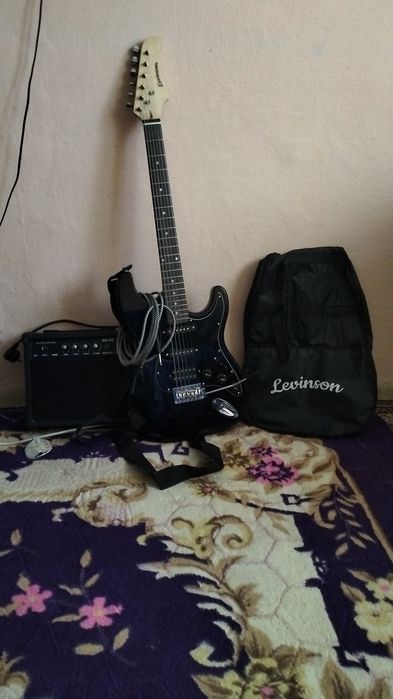срочно продам электрогитару