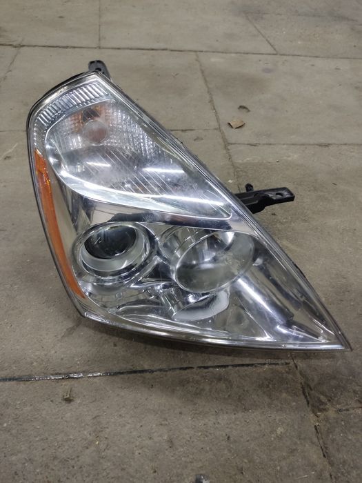 Фара Kia Carnival