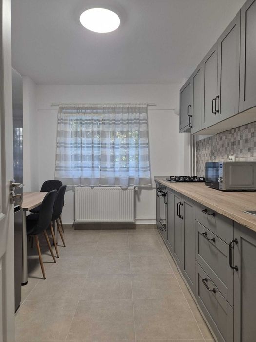 Inchiriez apartament 2 camere, semidecomandat, complet renovat, metrou Pacii