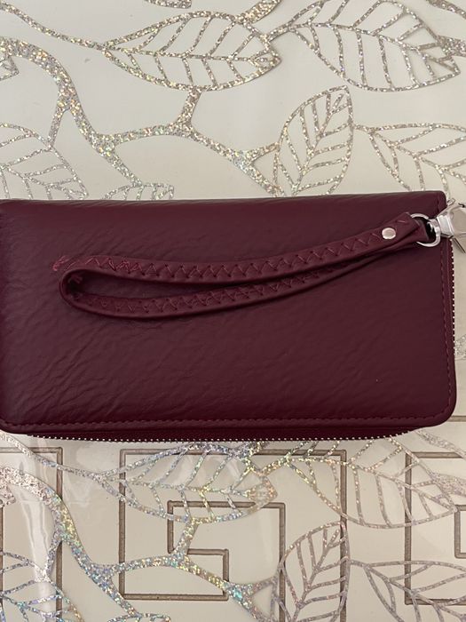 бордовый кошелек