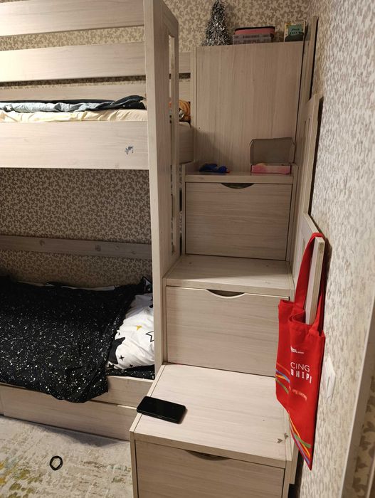 Двухъярусная кровать