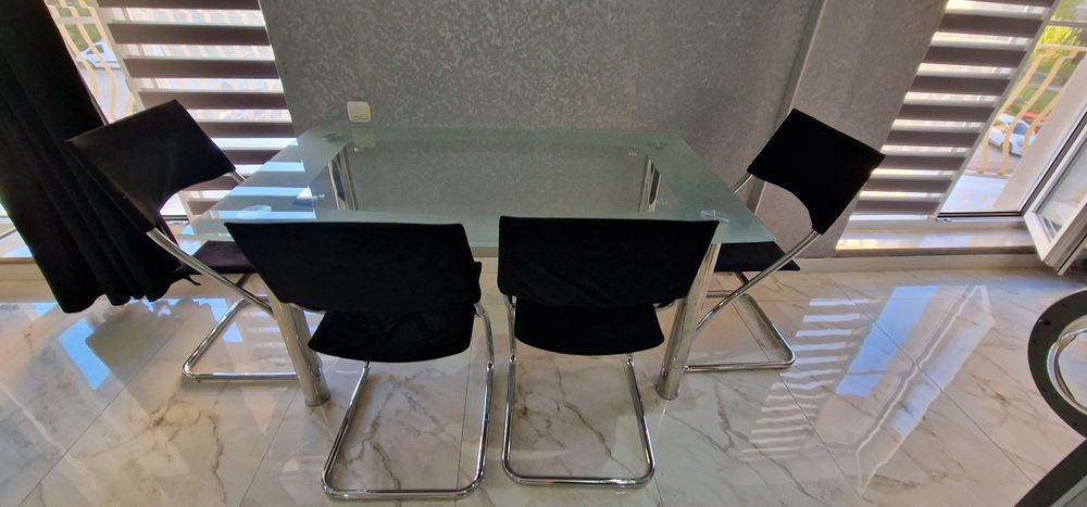 Set dining, masa sticla cu scaune catifea