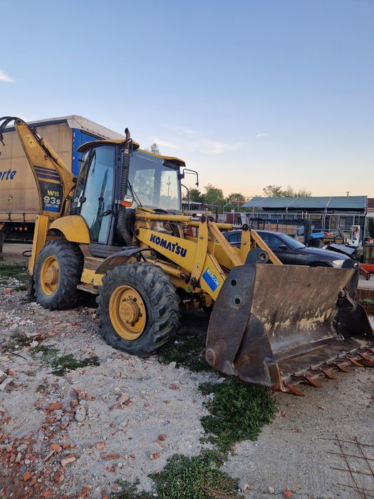 Dezmembrez buldoexcavator Komatsu  WB93S-5