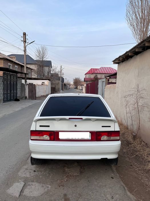 Автомобиль Лада 2114