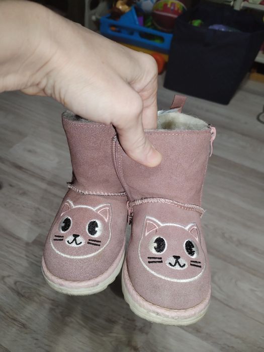 Натуральные зимние уги для девочки 24р