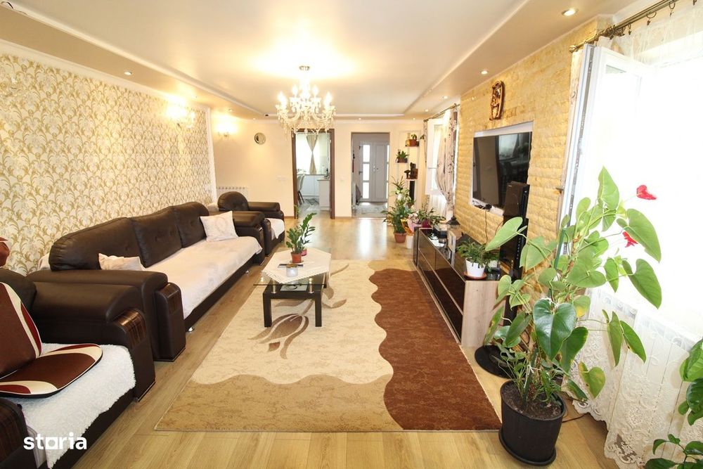 Vând casă P+M în Hunedoara, zona Micro3-Altex, teren 1413mp, f.s. 17m