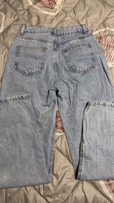 Различни чифтове дънки(всички отговарят на 34 размер)