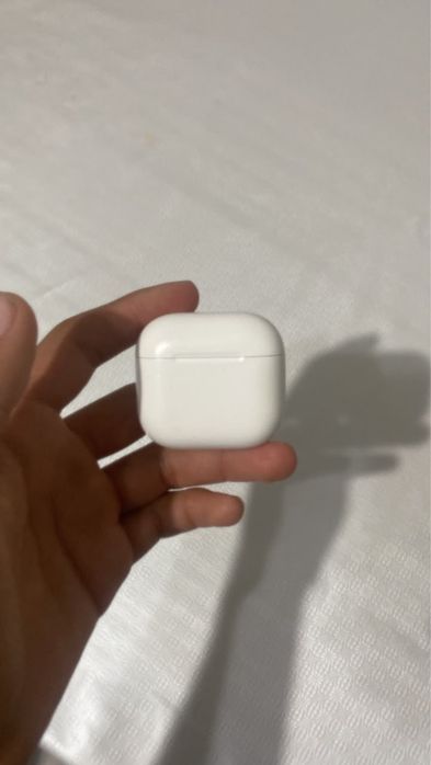 Airpods 4  срочно продам