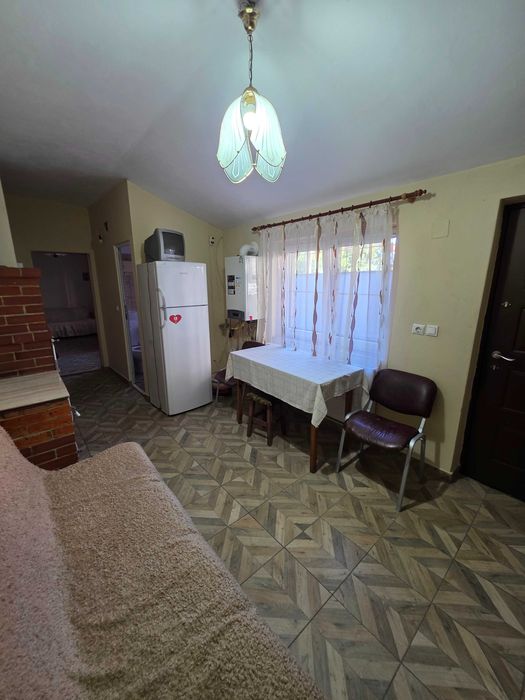 Apartament de inchiriat la casă 2 camere intrare separata Ronat