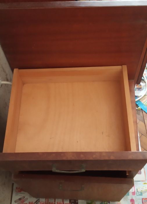 Нощно шкафче с чекмедже и ракла