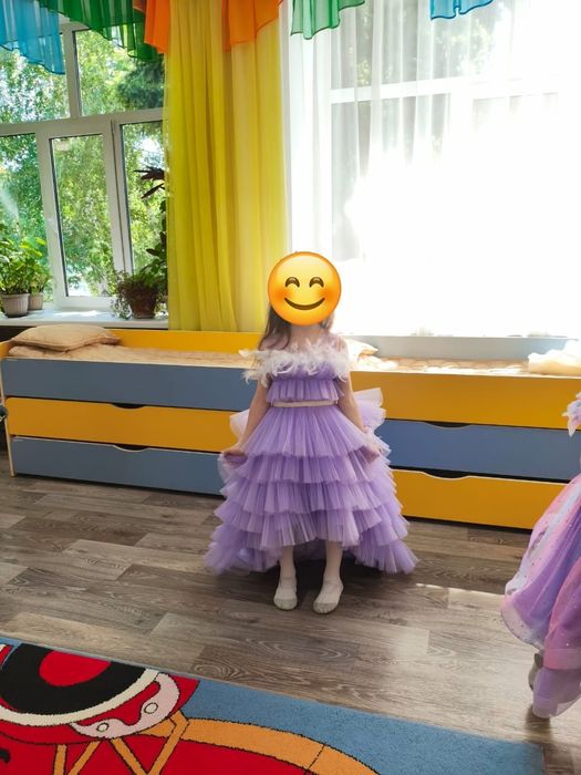 Продам Платье  для девочки 5-6 лет