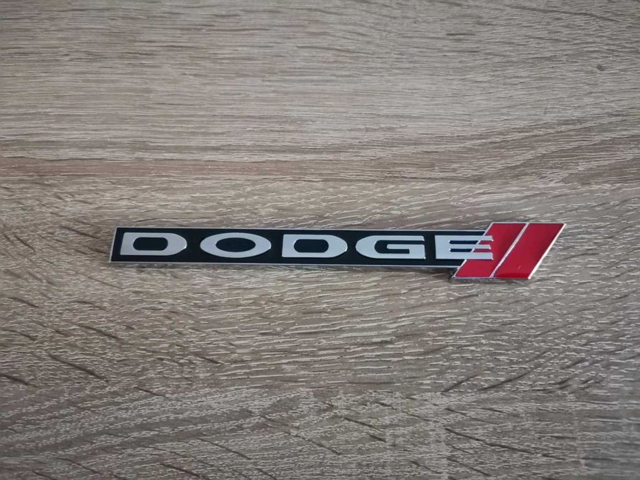 черна емблема за Dodge