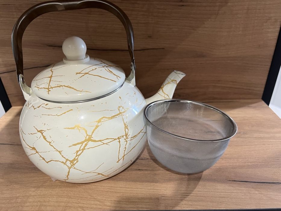 Продаем кастрюлю и чайник. Все новое.