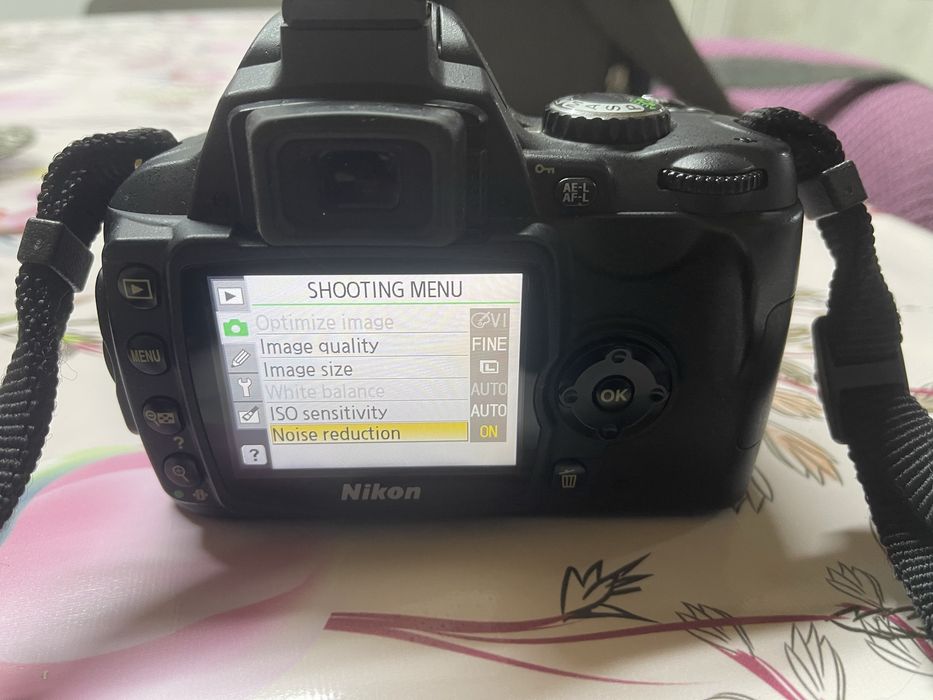 Nikon D40 + Nikon 18-55mm - SH5739-1