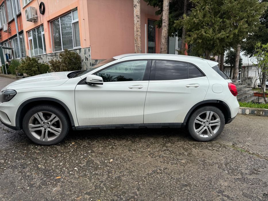 Mercedes-Benc GLA 220 D 4 Matic
