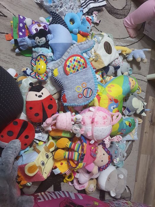 Vând lot jucarii bebe