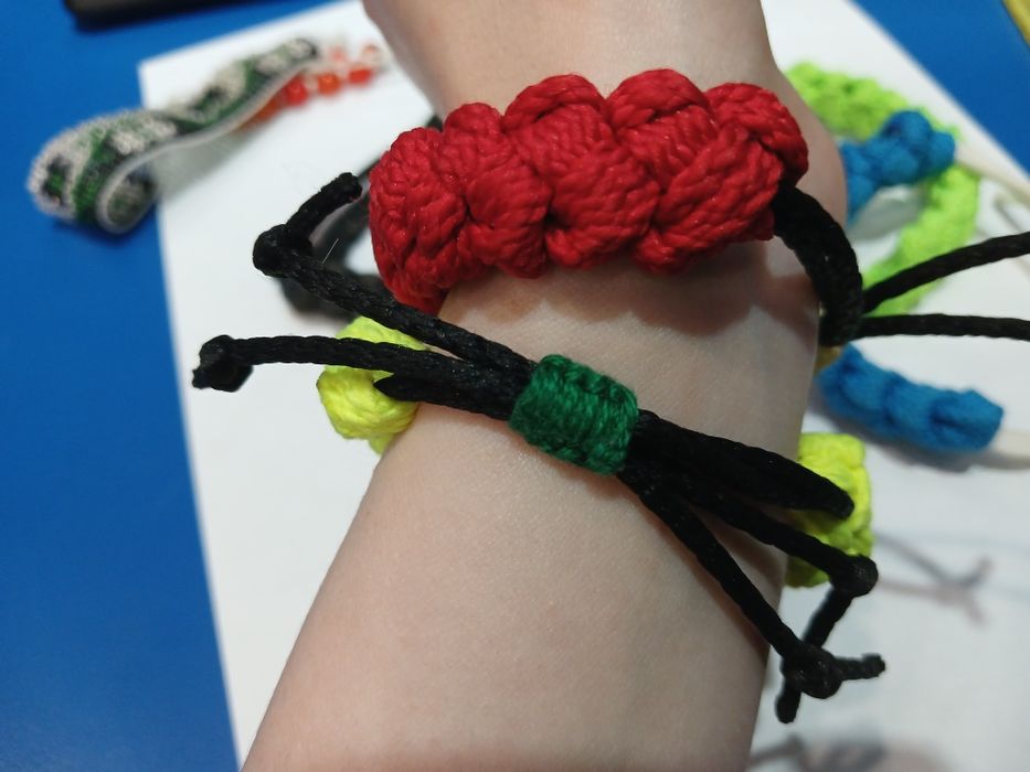 Продам  браслеты ручной работы