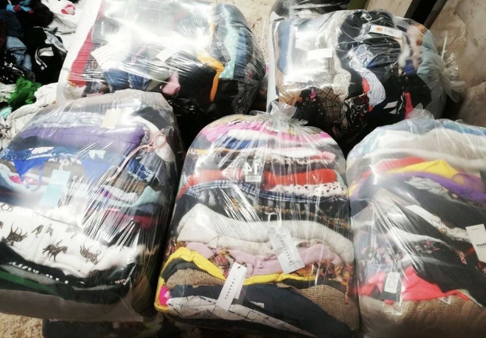 Haine la sac in stare foarte buna, diferite marimi  de dama .