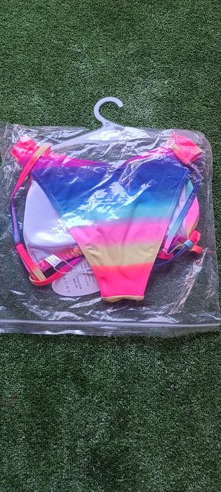 Vând costume de baie mai multe culori