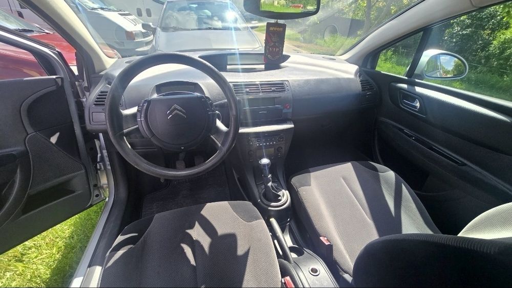 Inchiriez Citroen C4 - RENT A CAR de buget