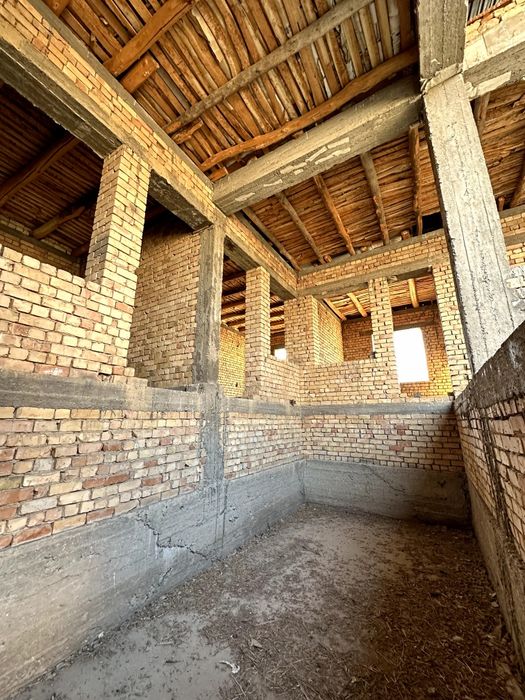 Уй (ховли, участка) сотилади 10 соток 12 та хона, каробка холатида