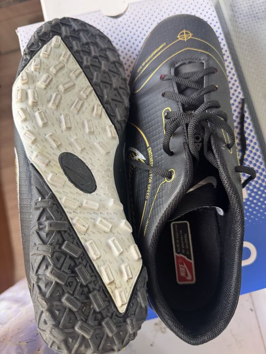 Продам футбольные бутсы