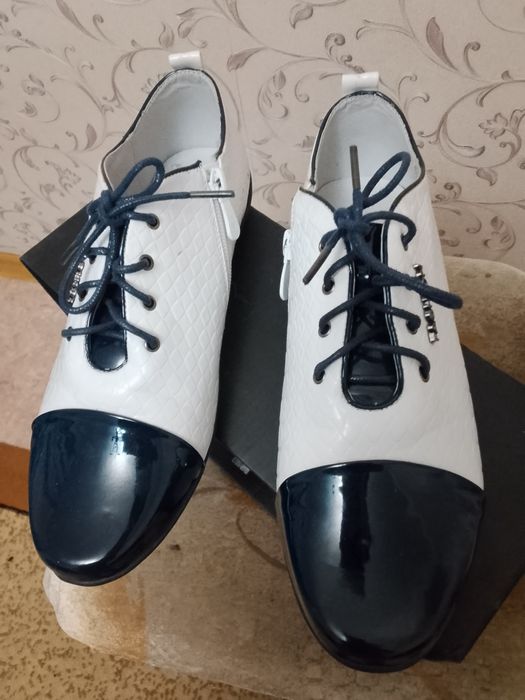 Продаётся женские ботиночки 36 размер.