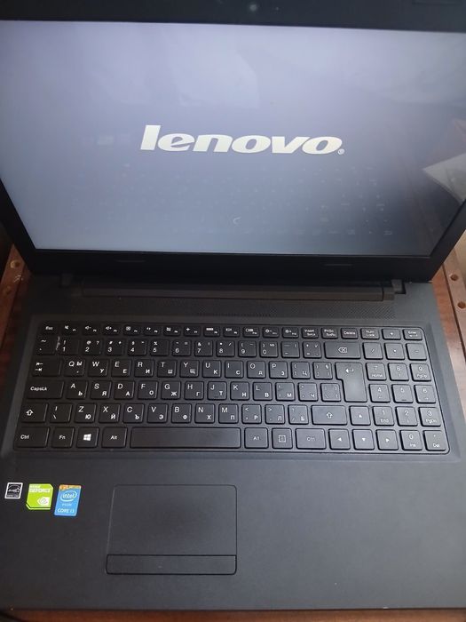 Продавам лаптоп Lenovo.   Може и лек коментар на цената.