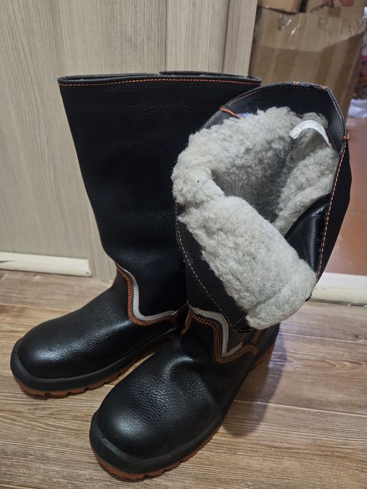 Продам спец.одежду и зимние сапоги рабочие