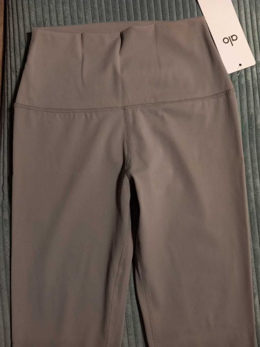 сет за йога / фитнес Alo yoga пола клин блуза